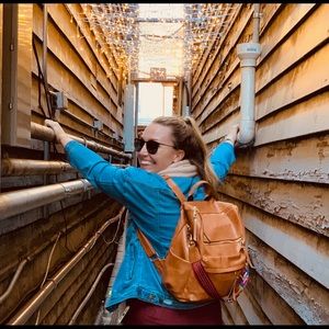 Meet your Posher, Holley